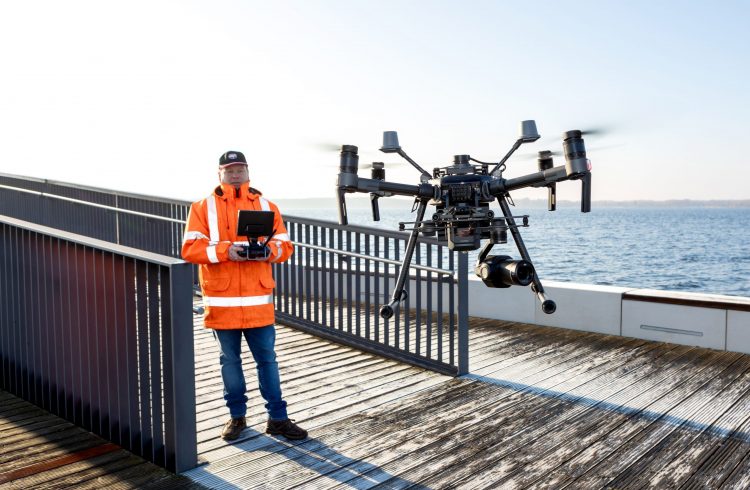 Untersuchung eines Brückenbauwerks mit einer Drohne